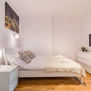 rent-like-home-apartament-zlota-65.warsawhotelspoland.com/